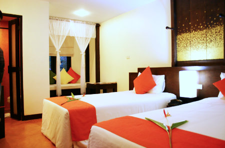 Phuket Karon beach Phulin resort hotel