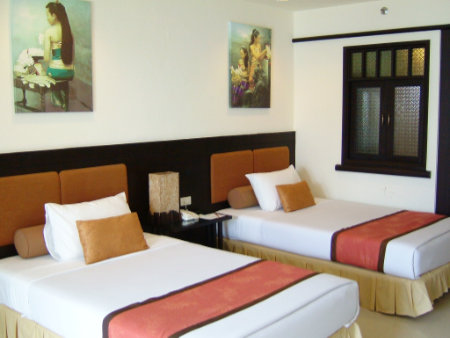 Phuket Karon Beach Woraburi resort hotel